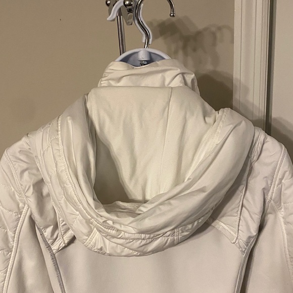 Lululemon First Mile Jacket - Picture 14 of 16